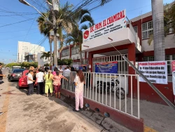 Toman escuela primaria El Chamizal para solicitar la destitución de directora y la transparencia de recursos