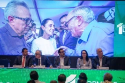 Juan de Dios Gámez Mendívil participa en el Primer Informe de Jesús Alberto Rojo Plascencia al frente de la CAADES