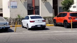 Encuentran automóvil presuntamente abandonado en Mazatlán