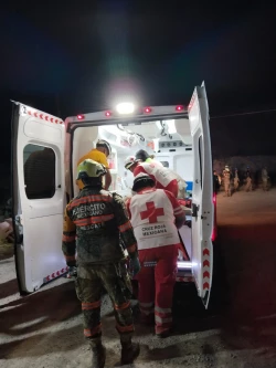 Rescatan a primer minero atrapado en mina de El Rosario