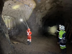 Realiza trabajo de reforzamiento estructural en la mina Santa Fe
