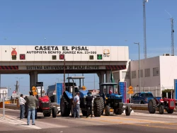 Productores agrícolas liberan caseta de Sinaloa