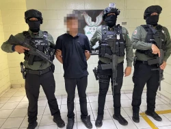 Asegura FGE seis unidades con reporte de robo tras detención en Culiacán