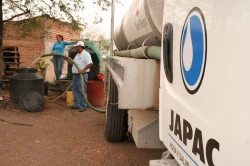 Abastece JAPAC a 13 comunidades con pipas de agua 