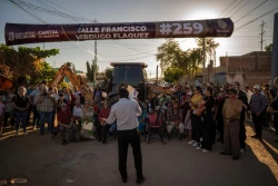Juan de Dios Gámez lleva pavimentación a la Guadalupe Victoria; suma más de mil mdp en 403 calles