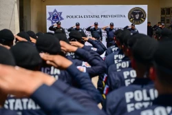 Reconocen a 46 policías de Sinaloa y se incorporan al GOES