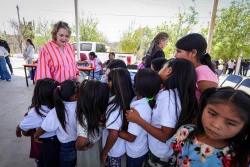 Llega DIF Sinaloa a comunidades indígenas por el día de la niñez