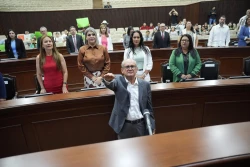 Aprueba Congreso de Sinaloa licencia del diputado Bernardino Antelo y toma protesta a su suplente Lauro Gallardo