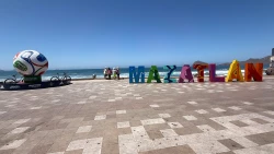 ¡El mundial ya se siente en Mazatlán! El Balón Trionda está en el malecón