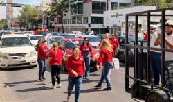 Con caravana festejan los maestros su día en Culiacán