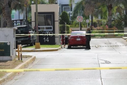 Asesinan a balazos a mujer a bordo de su vehículo en Mazatlán