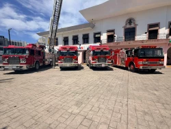 Entregan cinco camiones nuevos a Bomberos Veteranos de Mazatlán