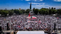 Se supera la asistencia de 40 mil personas en la explanada de Gobierno
