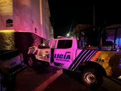 Choque entre patrulla de la Policía de Mazatlán y camioneta deja a dos personas heridas 