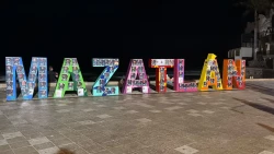 Colectivos de búsqueda tapizan letras de Mazatlán con fotos de desaparecidos