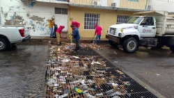 Retiran 1.5 toneladas de basura de rejillas y bocatormentas tras lluvia