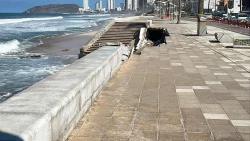 Se derrumba pedazo del malecón de Mazatlán