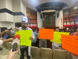 Denuncian salarios retenidos a personal de salud