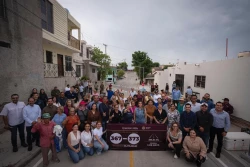 ”Nos brindan mucha seguridad”: vecinos al recibir siete calles pavimentadas en la colonia 5 de Mayo