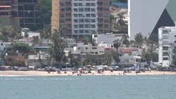 Quienes rentan sombrillas en playas no pueden apartar los espacios: SEMARNAT