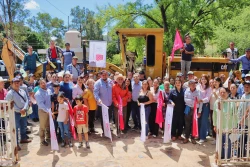 En la comunidad de Santiago de los Caballeros se inicio obra y entregaron apoyos