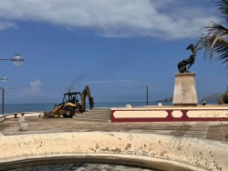 Ya iniciaron los trabajos de rehabilitación de monumento a la Mujer Mazatleca
