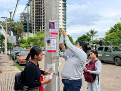 Colectivo Tesoros Perdidos pega fichas de búsqueda de desaparecidos en instalaciones de la Vicefiscalía zona sur