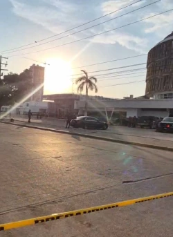 Ataque a balazos afuera de la central camionera de Mazatlán deja a un muerto y un herido