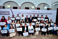 Reconocen a jóvenes destacados en el deporte durante la entrega del Premio Estatal de la Juventud