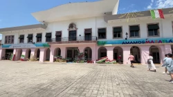Inician las decoraciones en el Palacio Municipal de Mazatlán