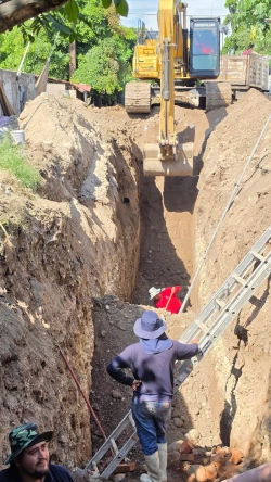 En la colonia Pemex la JAPAC realiza trabajos de sustitución de colector sanitario
