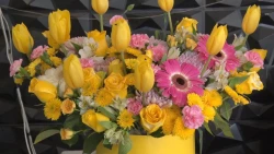 Tras hacerse viral en redes se hace tradición regalar flores amarillas