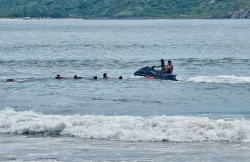 Ponen a salvo a seis personas de morir ahogados en el mar de Mazatlán