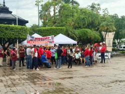 Continúan en manifestación STASAM por falta de medicamentos y retraso en citas con especialistas