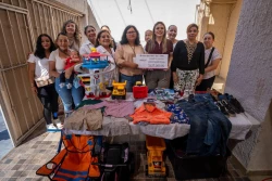 Entregan cheques a 12 mujeres emprendedoras