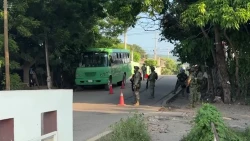 Atacan a balazos a chofer de camión cuando llevaba a bordo de la unidad a estudiantes en Escuinapa