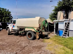 Lluvias ha retrasado reparación de pozo en El Telcoyonqui continúan llevándoles agua en pipas